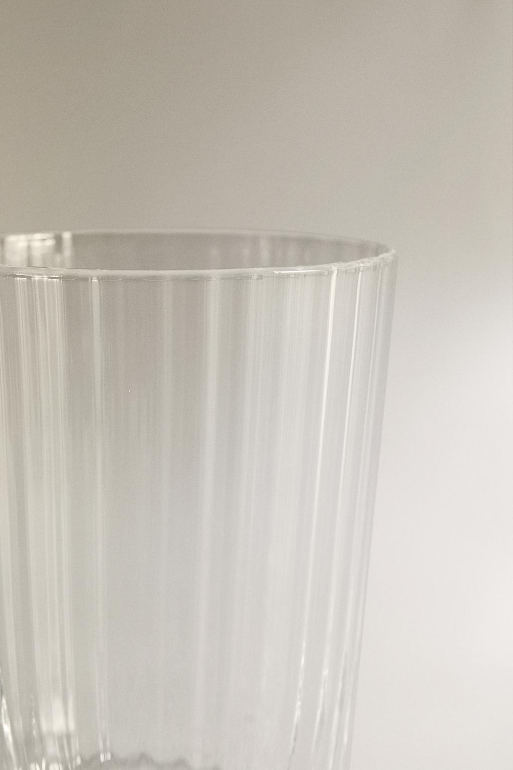 Стакан для газировки с линиями