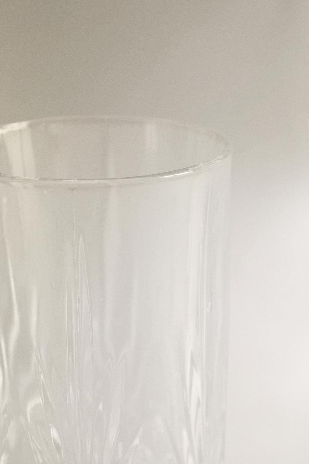 Высокий стакан с рельефным узором