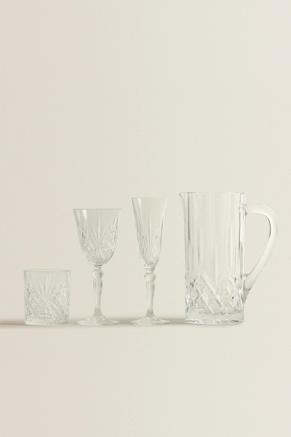 Хрустальный стакан с рельефным дизайном