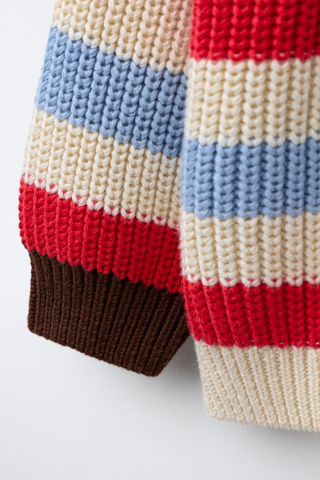 ВЯЗАНЫЙ СВИТЕР В ПОЛОСКУ