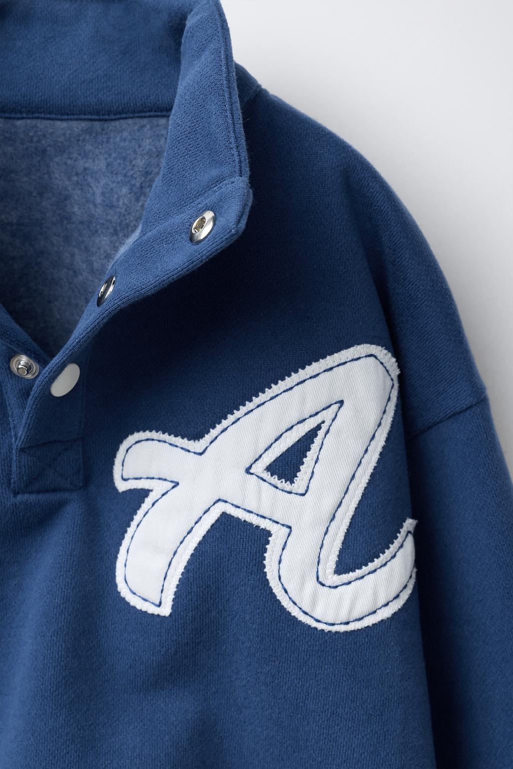 ТОЛСТОВКА С НАШИВКОЙ-БУКВОЙ