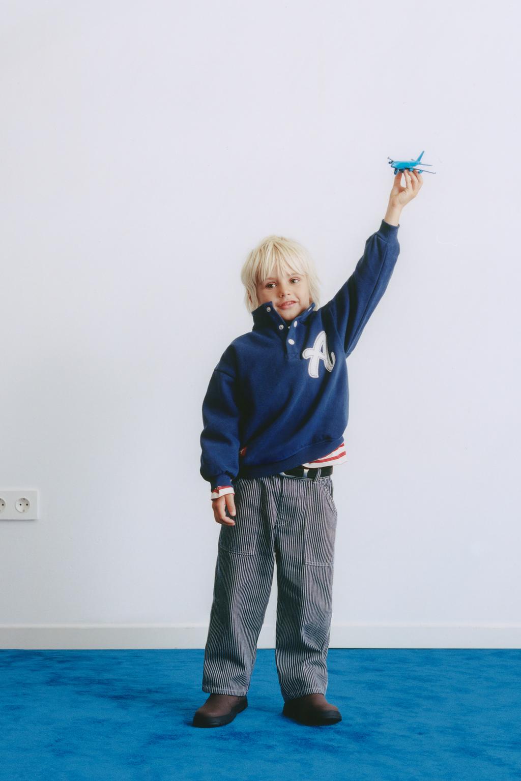 ТОЛСТОВКА С НАШИВКОЙ-БУКВОЙ