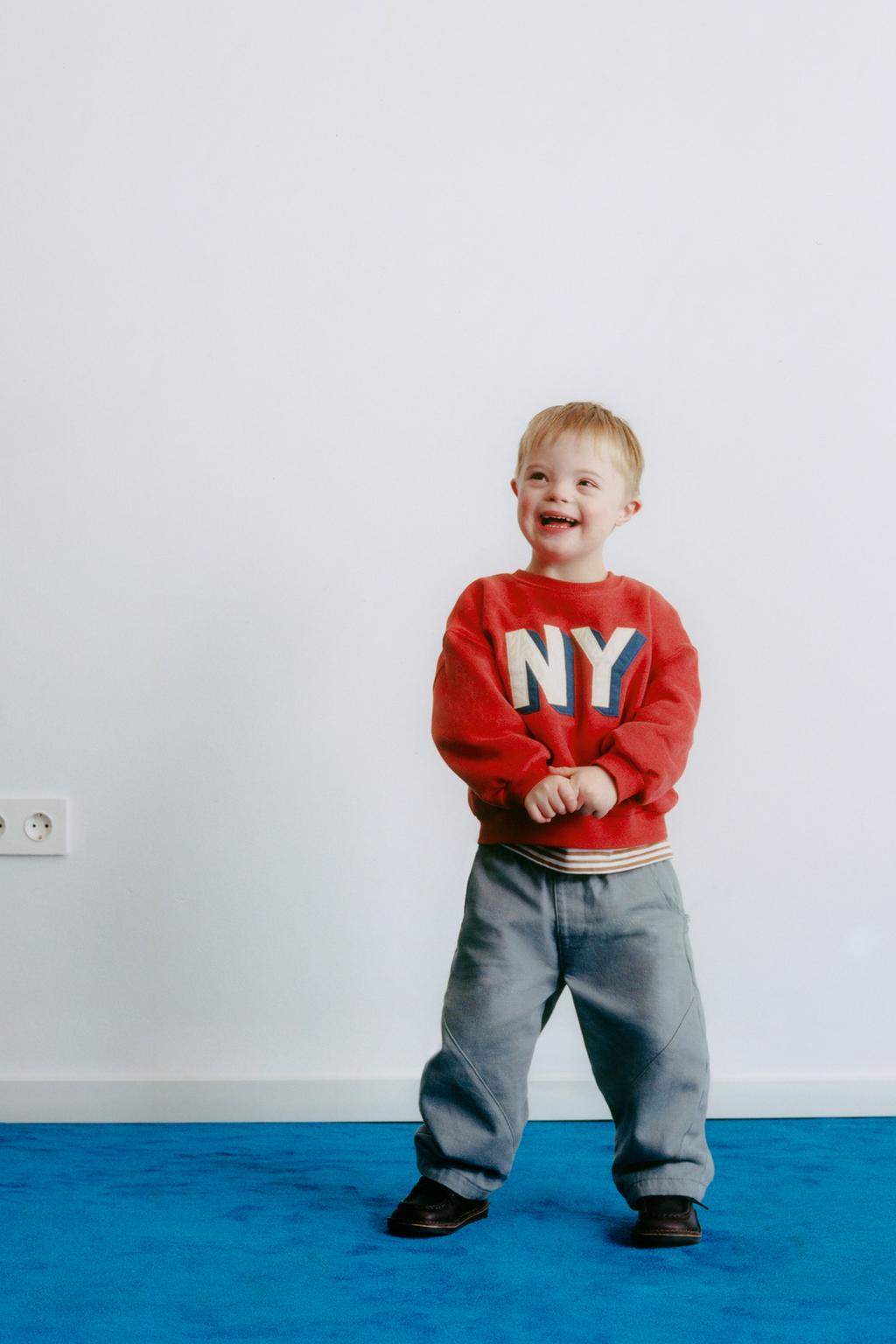 ТОЛСТОВКА С ВЫШИТОЙ НАДПИСЬЮ