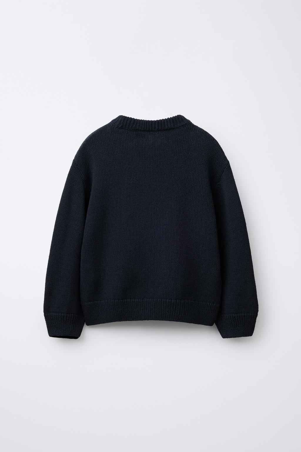 ВЯЗАНЫЙ СВИТЕР С ЗВЕЗДАМИ И ЗАКЛЕПКАМИ