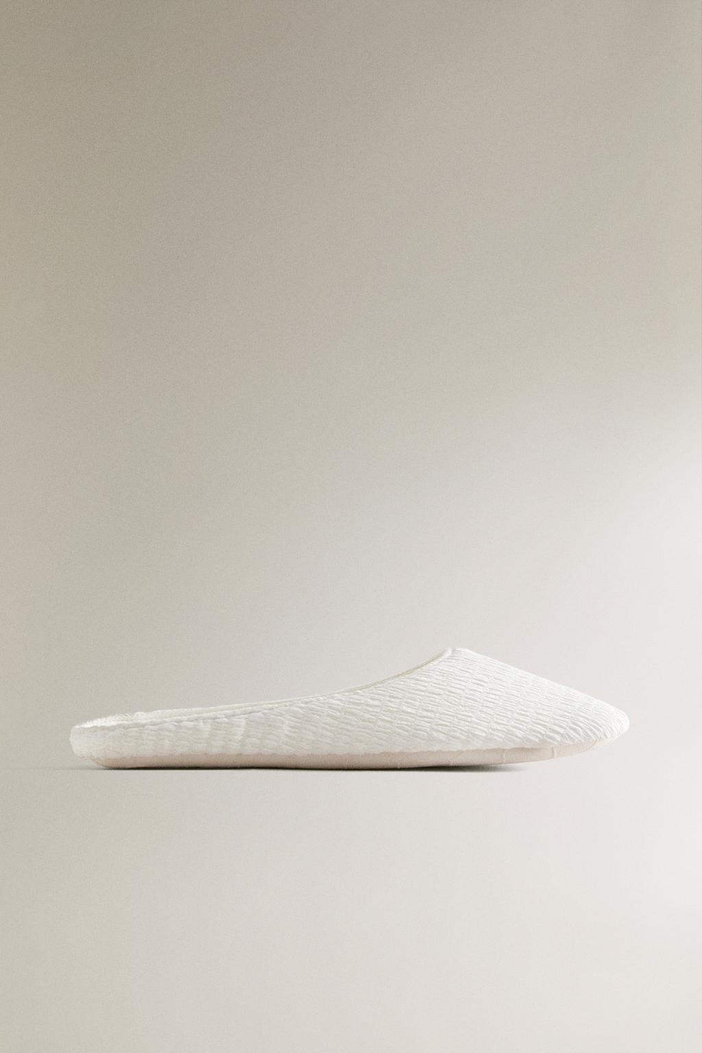 Туфли-мюли с защипами и кожаной подошвой