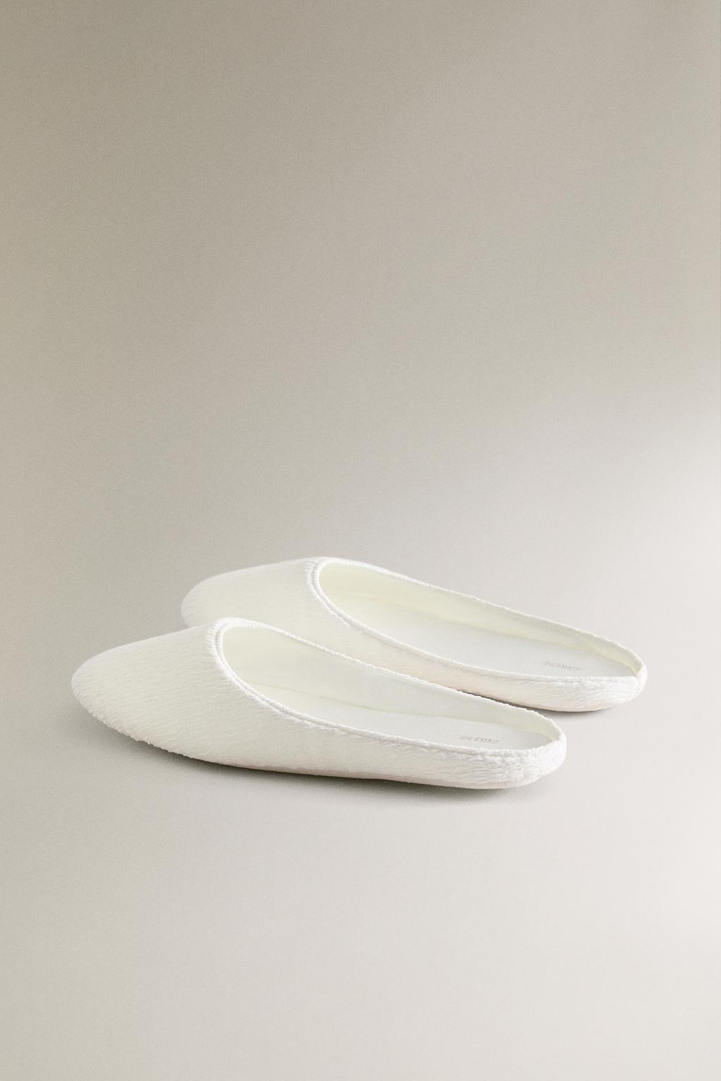 Туфли-мюли с защипами и кожаной подошвой