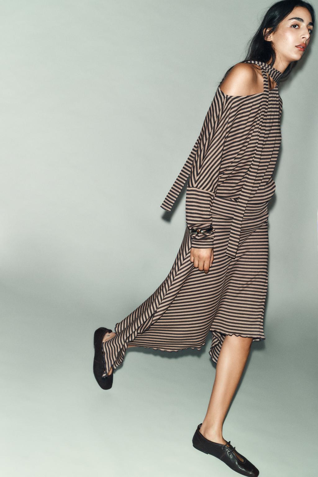 ЮБКА АСИММЕТРИЧНОГО КРОЯ В ПОЛОСКУ