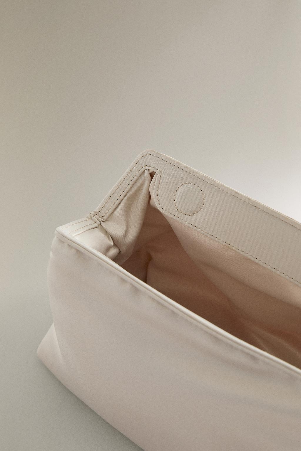 Сумка для косметики из атласа