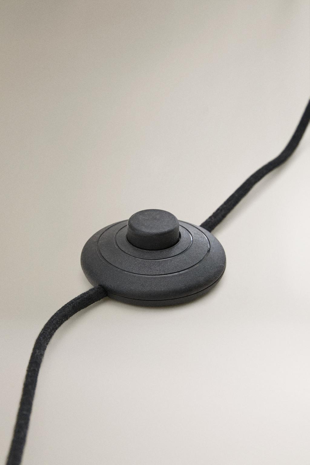 Напольная лампа из дерева