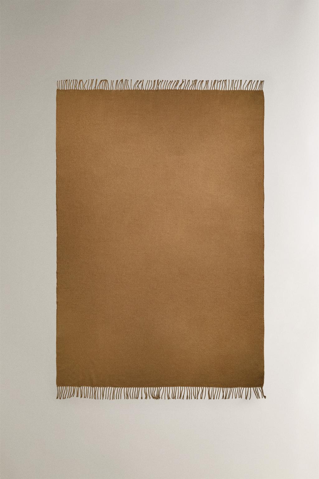 Декоративное покрывало с бахромой