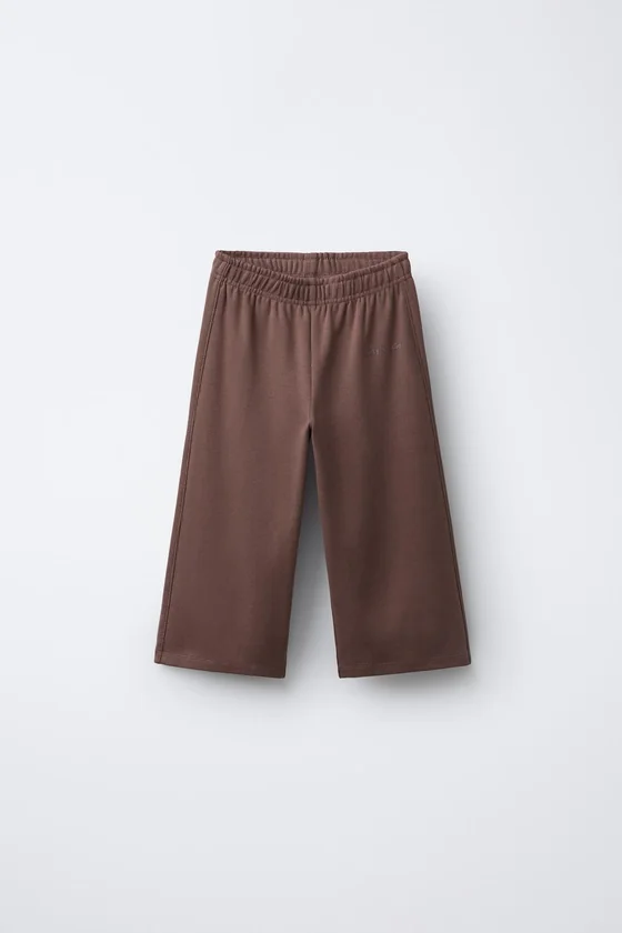 БРЮКИ WIDE LEG ИЗ МЯГКОЙ ТКАНИ С РЕЛЬЕФНОЙ НАДПИСЬЮ