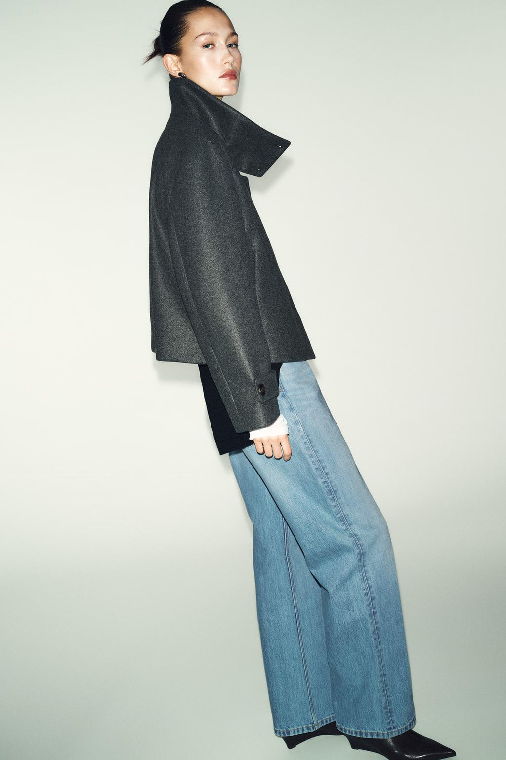 КОРОТКОЕ ПАЛЬТО С ВЫСОКИМ ВОРОТНИКОМ