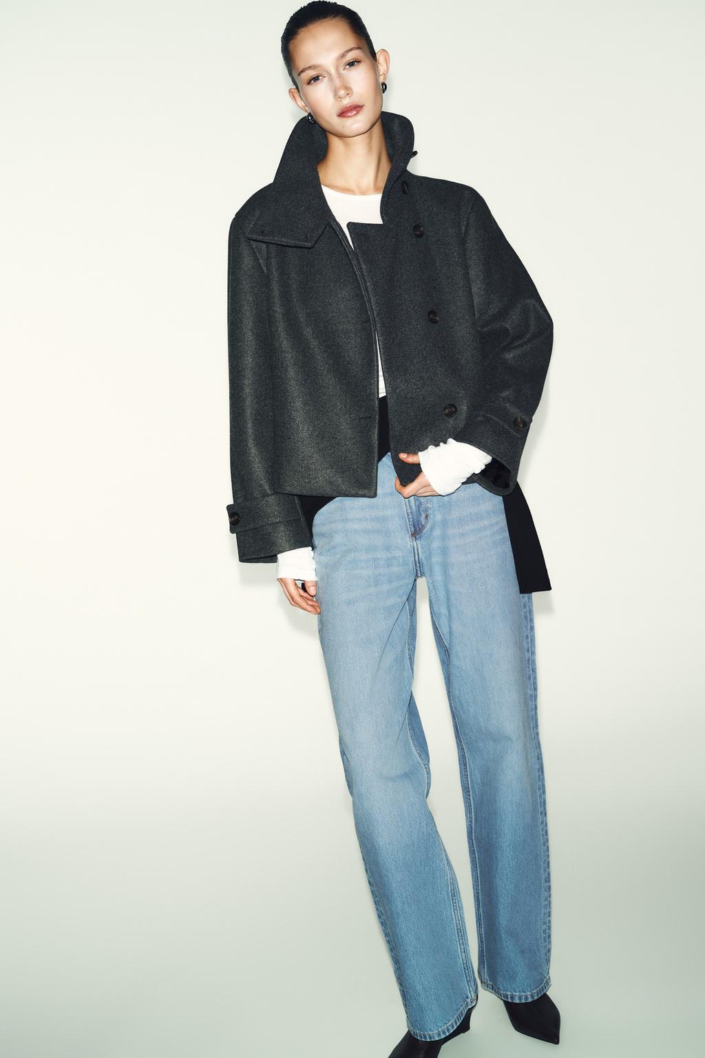 КОРОТКОЕ ПАЛЬТО С ВЫСОКИМ ВОРОТНИКОМ