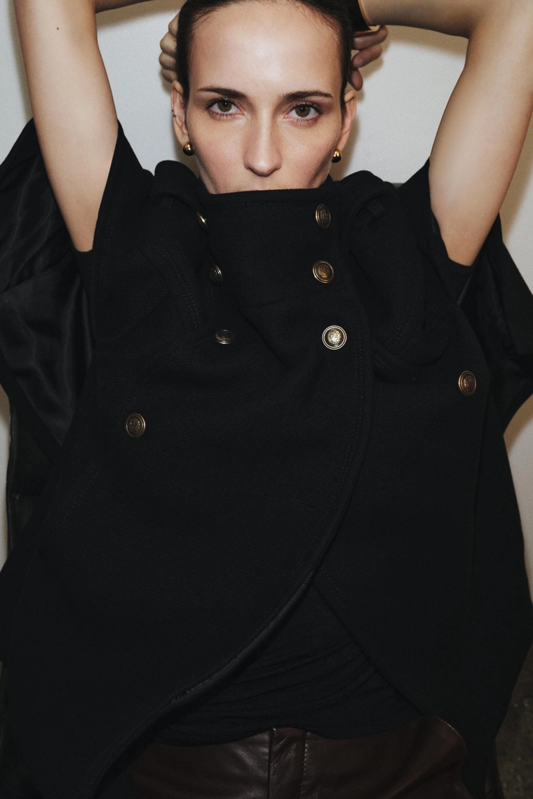 НАКИДКА ИЗ СМЕСОВОЙ ШЕРСТИ С МЕТАЛЛИЧЕСКИМИ ПУГОВИЦАМИ — ZW COLLECTION