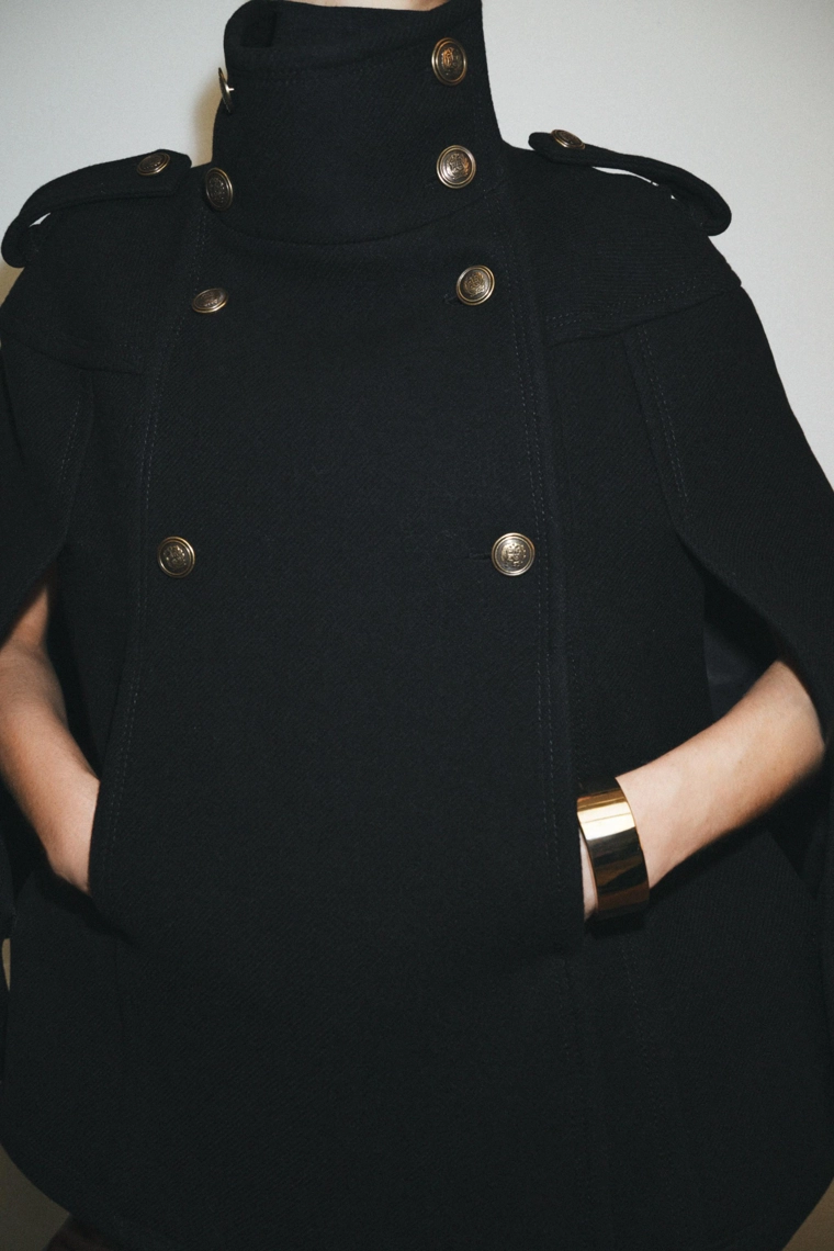 НАКИДКА ИЗ СМЕСОВОЙ ШЕРСТИ С МЕТАЛЛИЧЕСКИМИ ПУГОВИЦАМИ — ZW COLLECTION