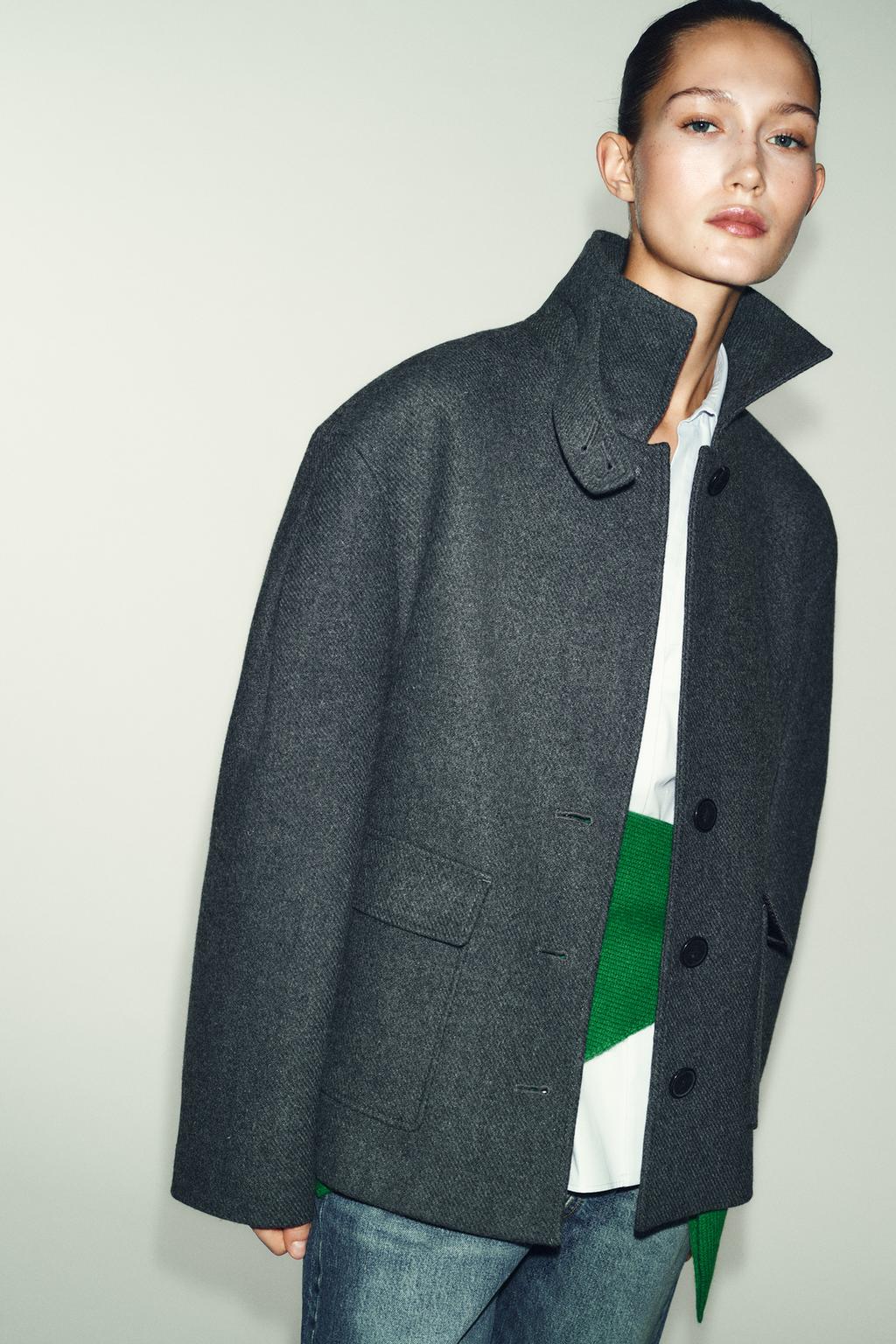 КОРОТКОЕ ПАЛЬТО ИЗ СМЕСОВОЙ ШЕРСТИ С ВОРОТНИКОМ-СТОЙКОЙ