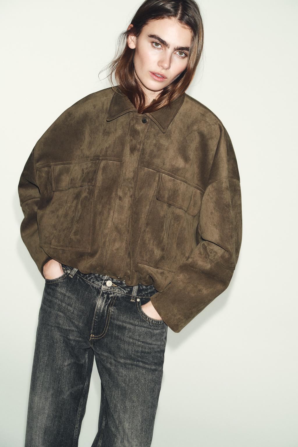 БОМБЕР ОВЕРСАЙЗ ИЗ ИСКУССТВЕННОЙ ЗАМШИ С КАПЮШОНОМ