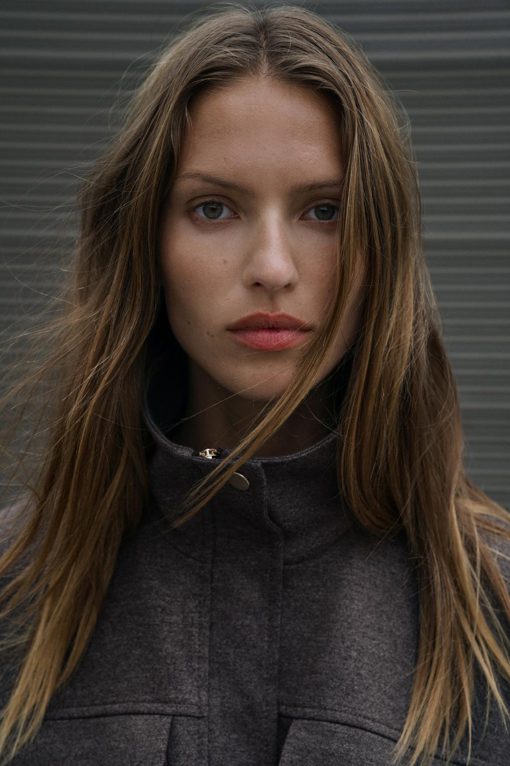 БОМБЕР С ВОРОТНИКОМ-СТОЙКОЙ