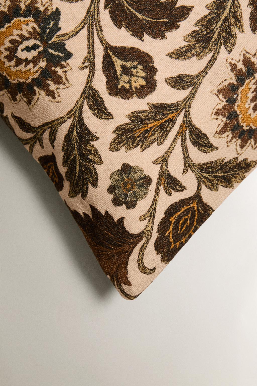 Чехол на подушку с цветочным принтом