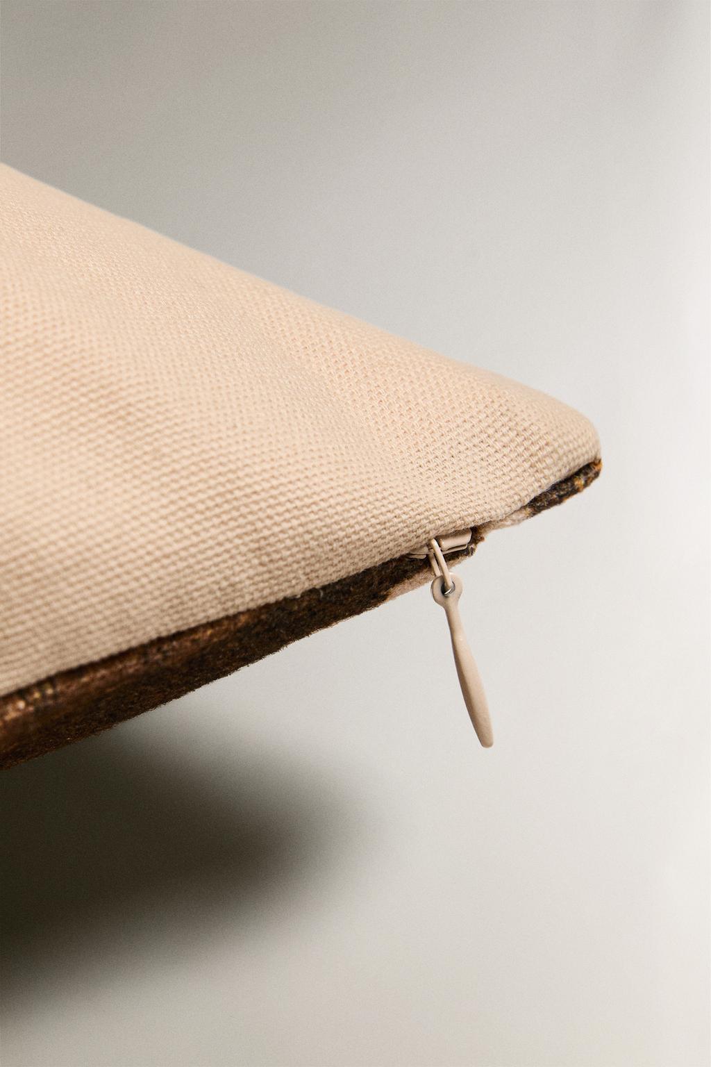 Чехол на подушку с цветочным принтом