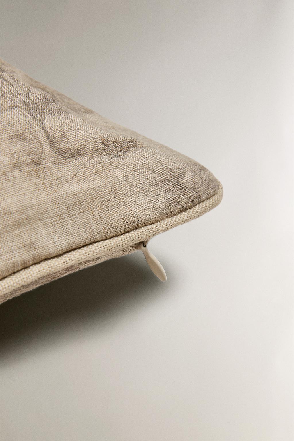 Чехол на подушку туа де жуй