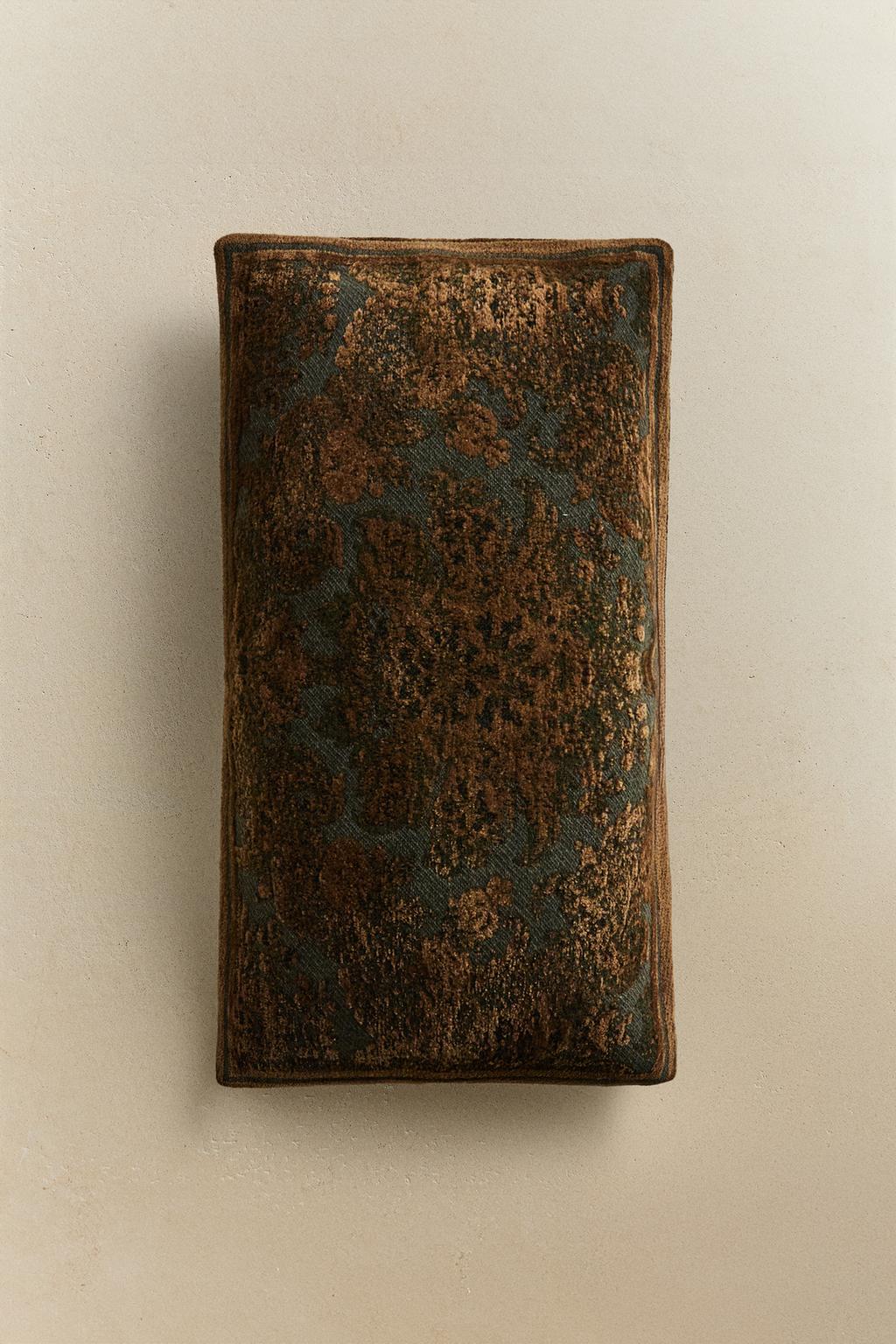 Чехол для подушки из джаккарда и шениля