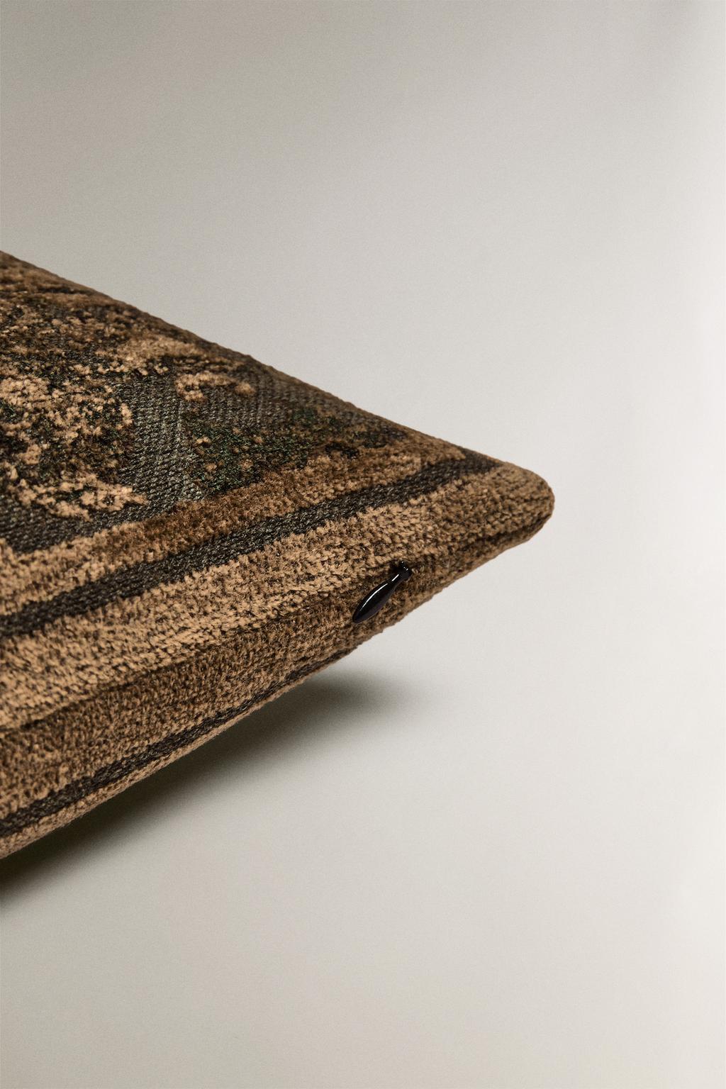 Чехол для подушки из джаккарда и шениля