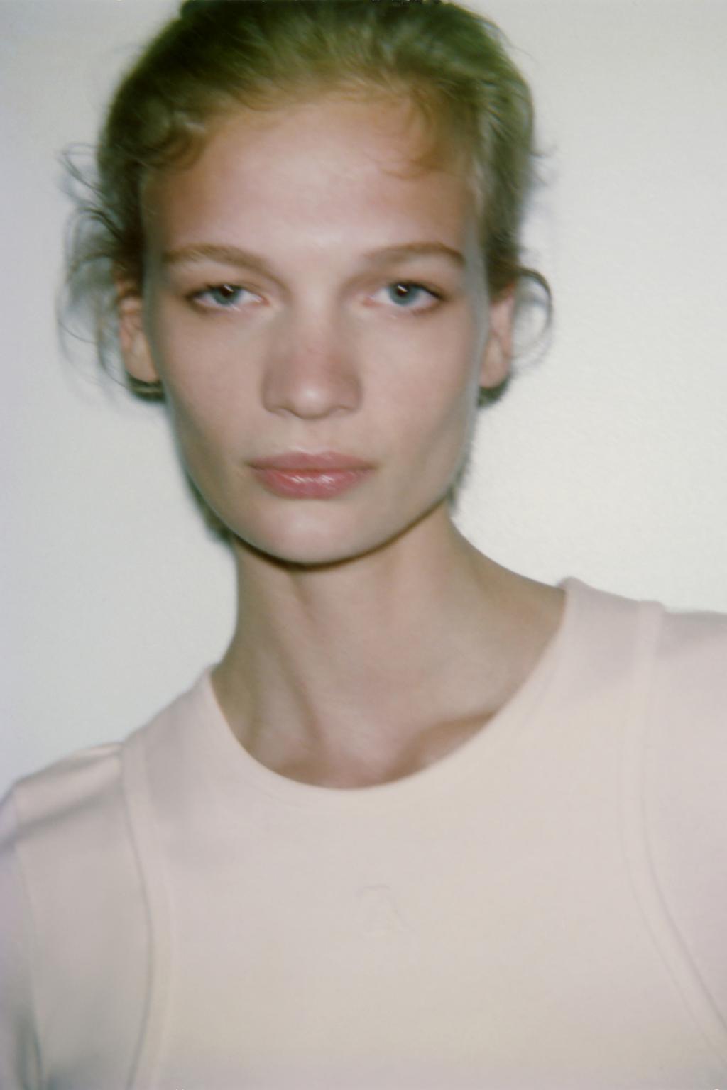 ФУТБОЛКА С ДВОЙНОЙ ВЫШИВКОЙ