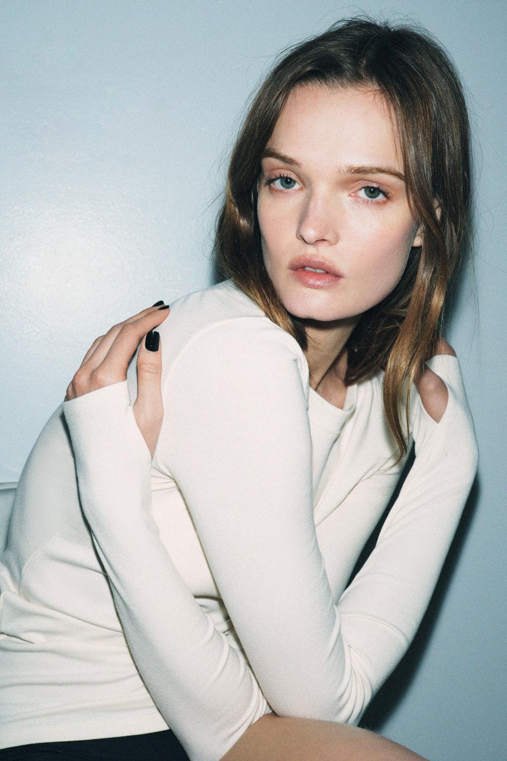 ФУТБОЛКА С ДЛИННЫМИ РУКАВАМИ И ВЫШИВКОЙ