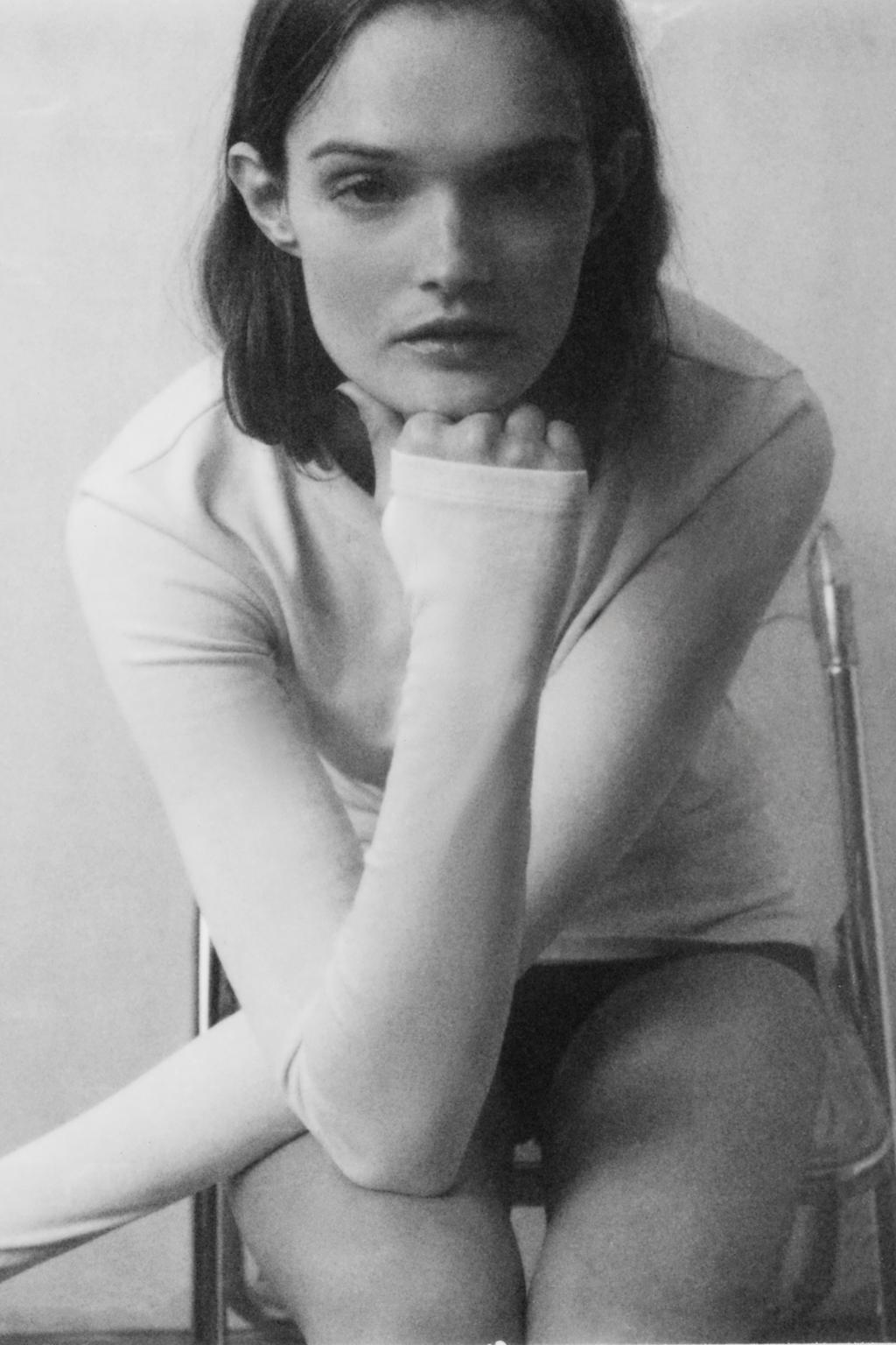 ФУТБОЛКА С ДЛИННЫМИ РУКАВАМИ И ВЫШИВКОЙ