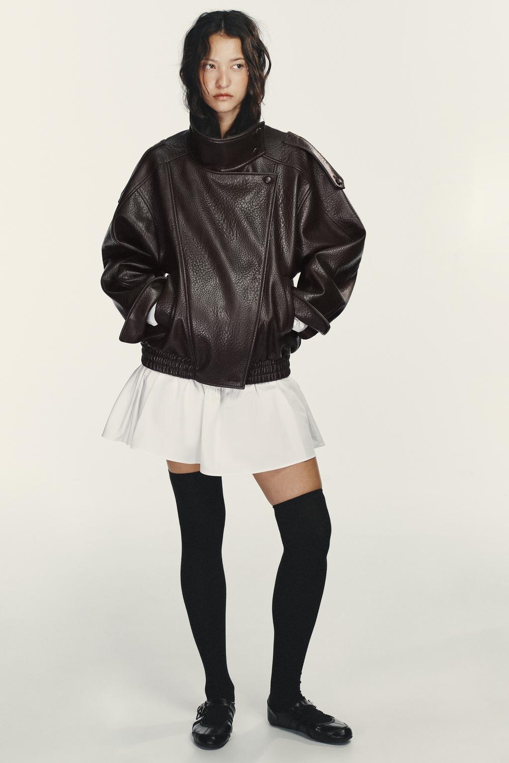 БАЛЕТКИ ИЗ ЛАКИРОВАННОЙ ИСКУССТВЕННОЙ КОЖИ С ПРЯЖКАМИ