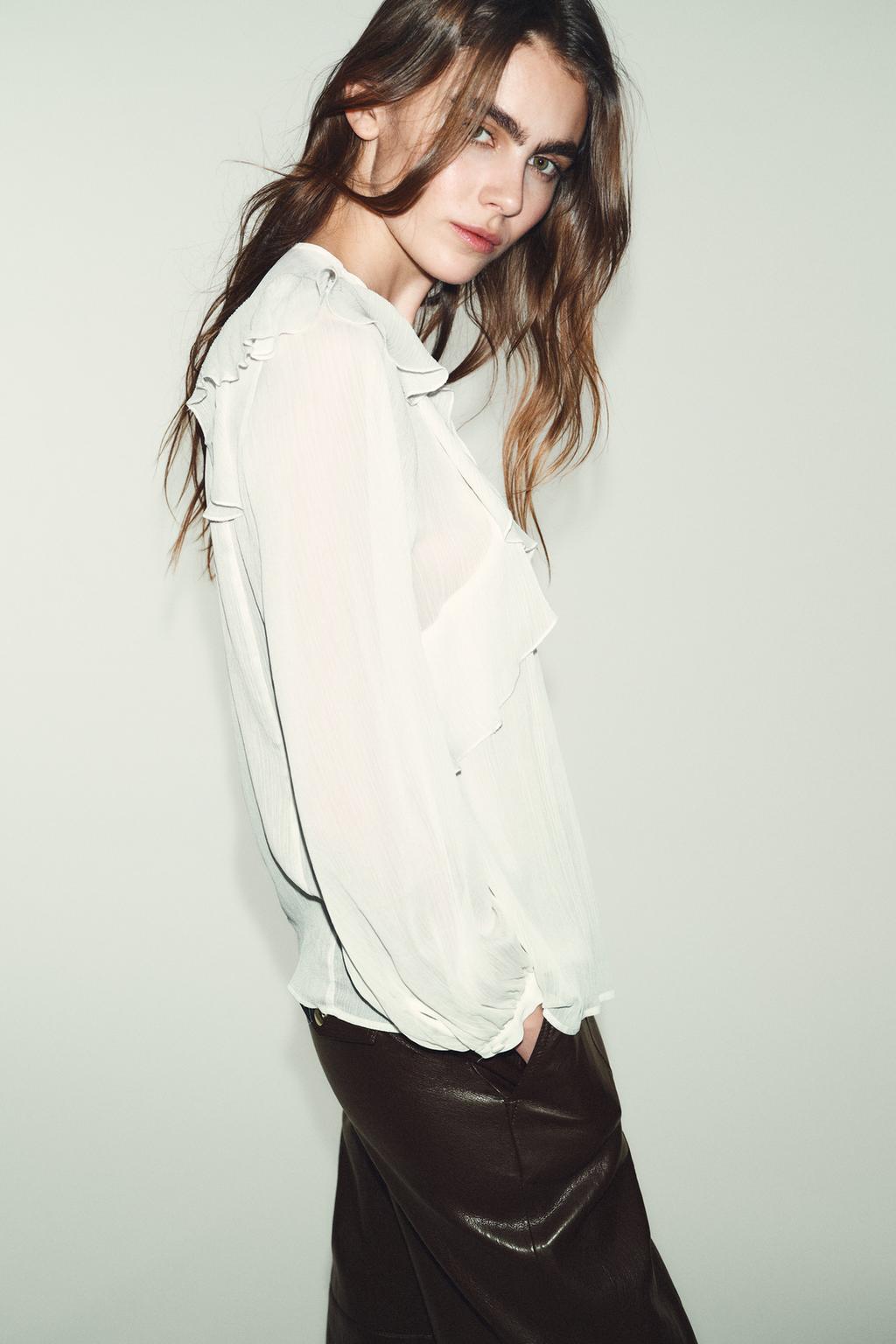 БЛУЗА СО СКЛАДКАМИ И ВОЛАНАМИ