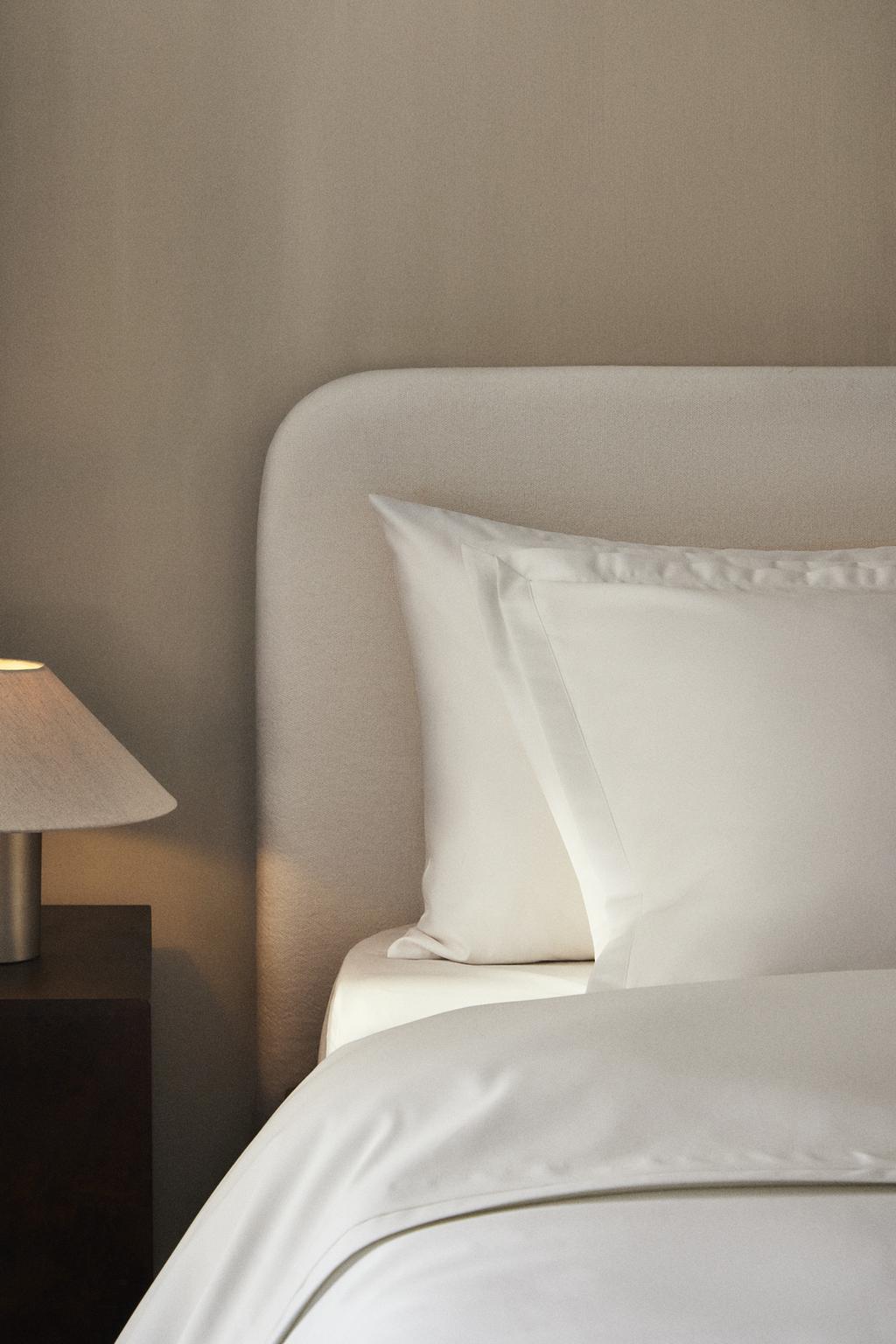 Наволочка из плотного хлопкового сатина с рельефными складками (1000 нитей)