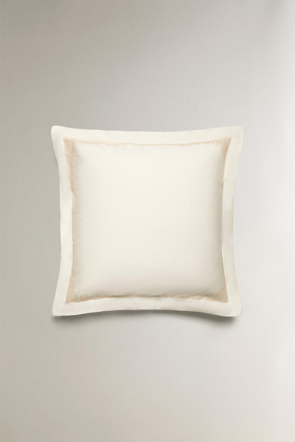 Наволочка из сатина с вышивкой