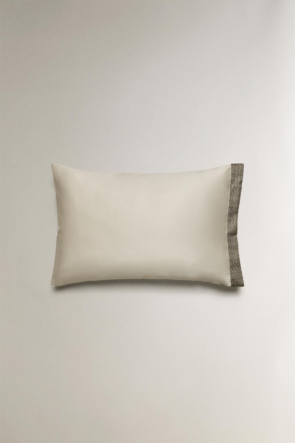 Наволочка из сатина с вышивкой (300 нитей)