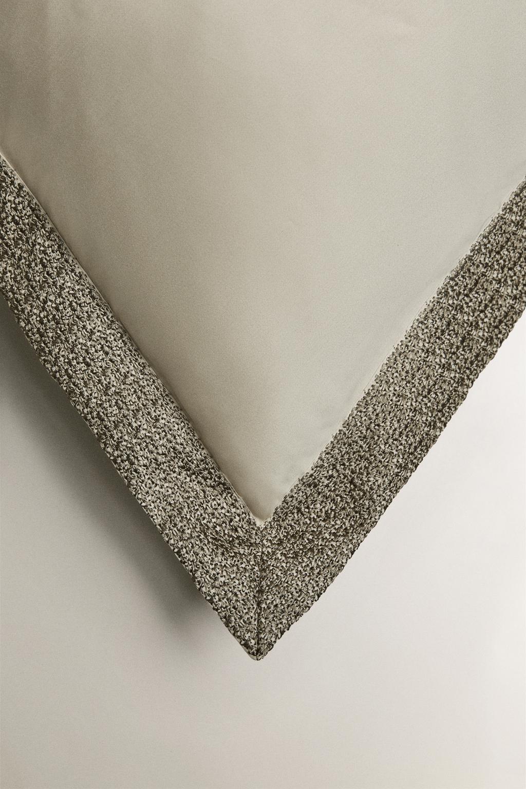 Наволочка из сатина с вышивкой (300 нитей)