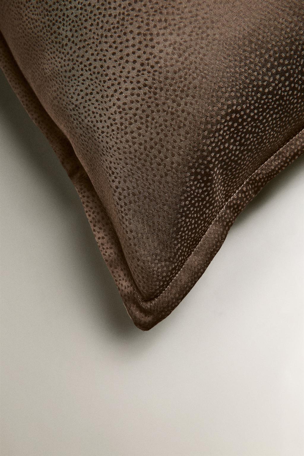 Наволочка из жаккардового сатина (300 нитей)