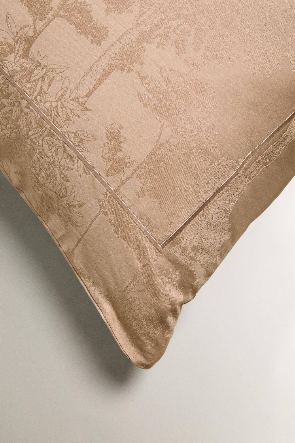 Наволочка из сатина с жаккардовым узором