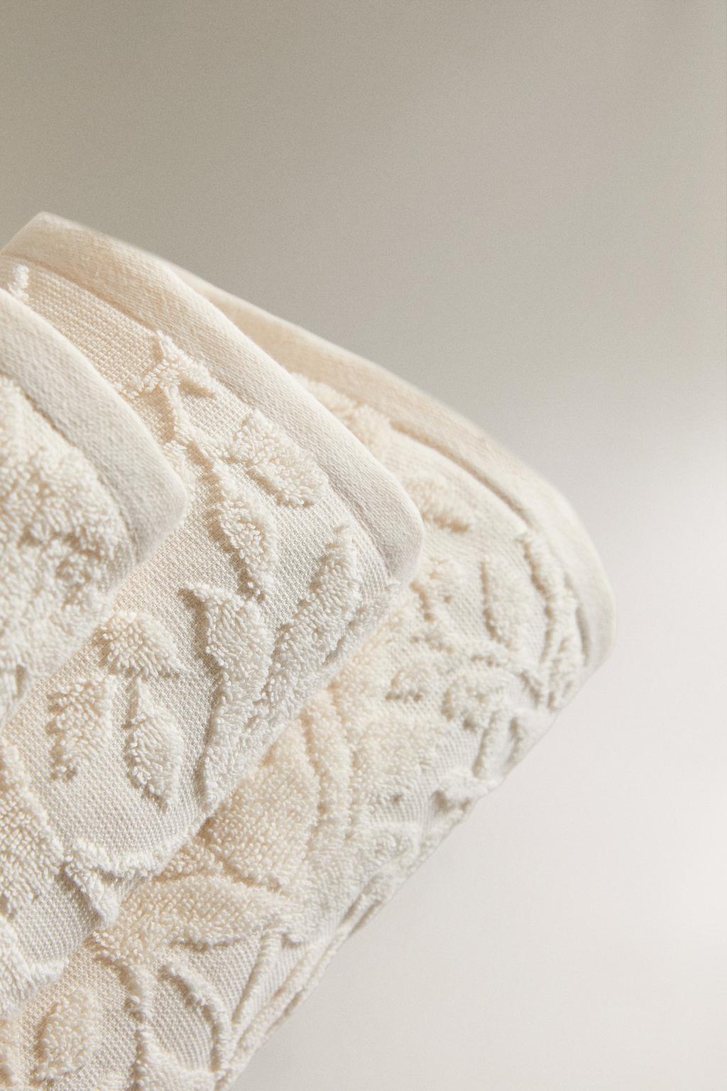 Полотенце для ванной с цветочным жаккардовым узором