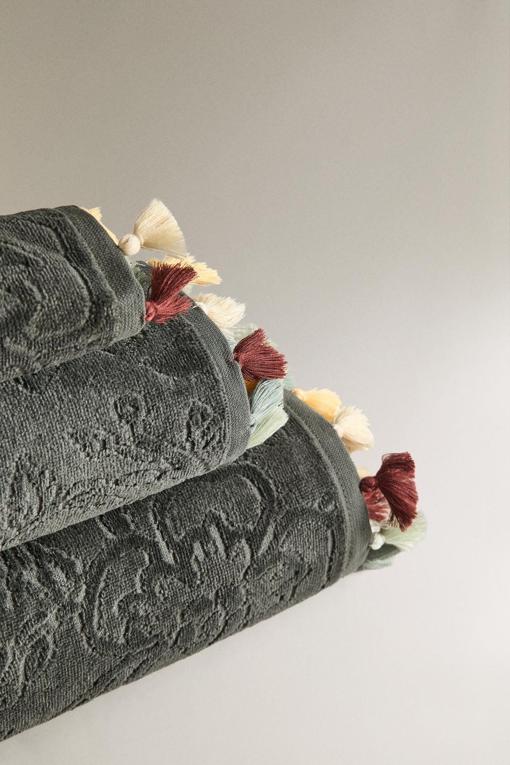 Хлопковое велюровое полотенце с жаккардовым узором и кисточками