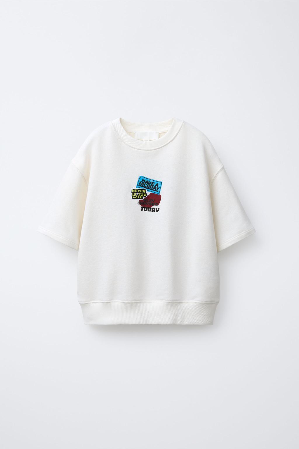 ТОЛСТОВКА С КОРОТКИМИ РУКАВАМИ И ПРИНТОМ «БАНКА»