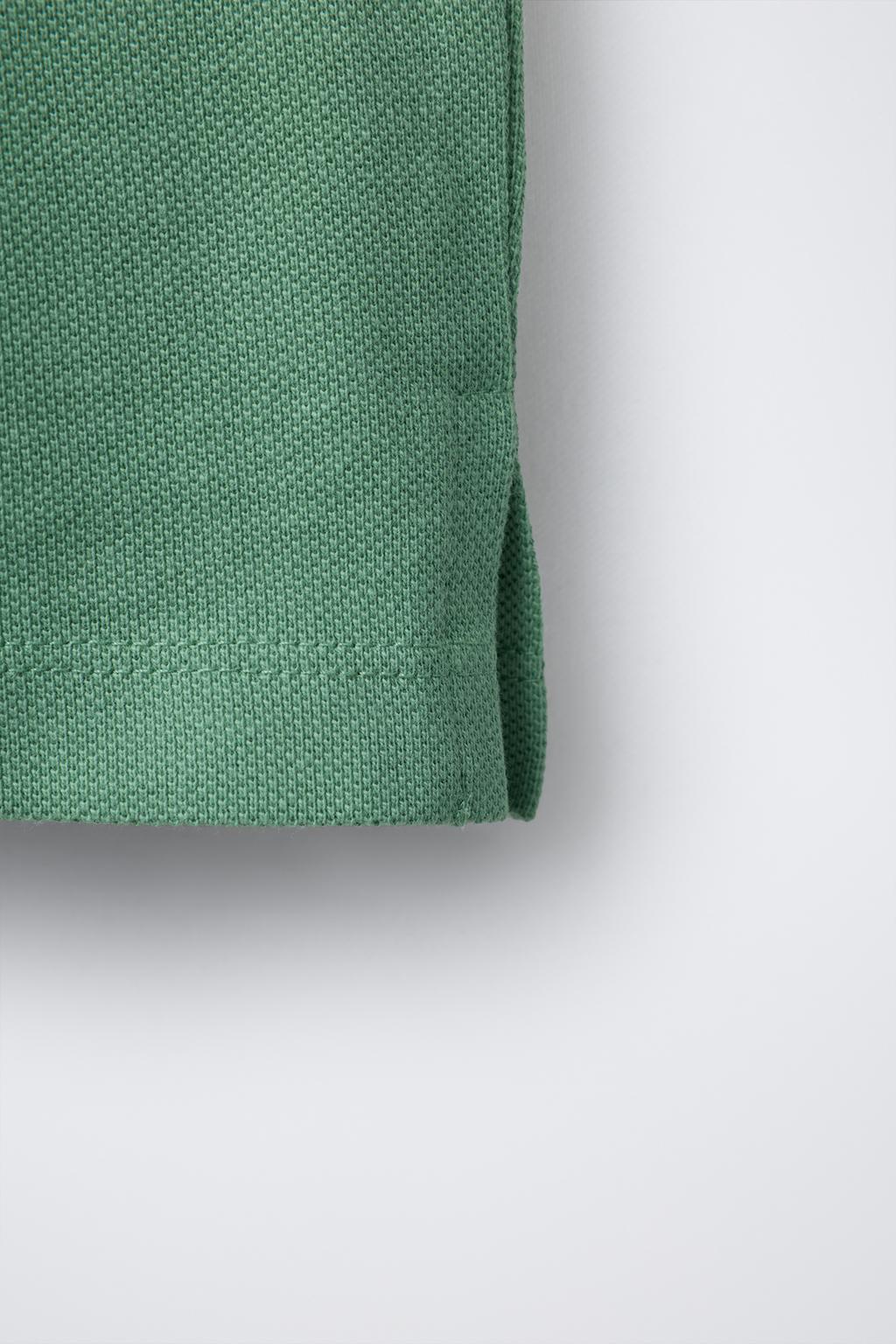 Поло из пике со стандартным воротником