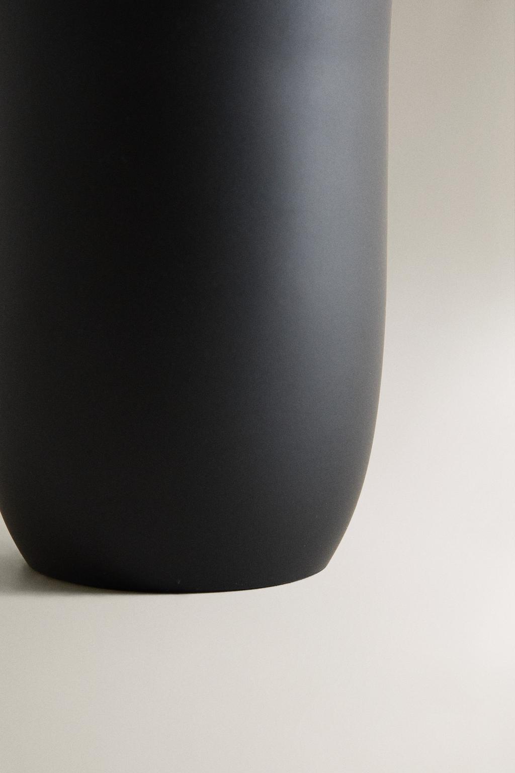 Черный держатель зубных щеток из смолы