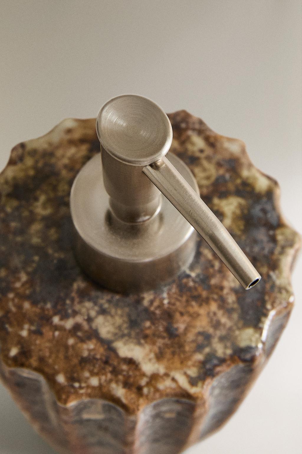 Диспенсер для мыла из терракоты с рельефным дизайном