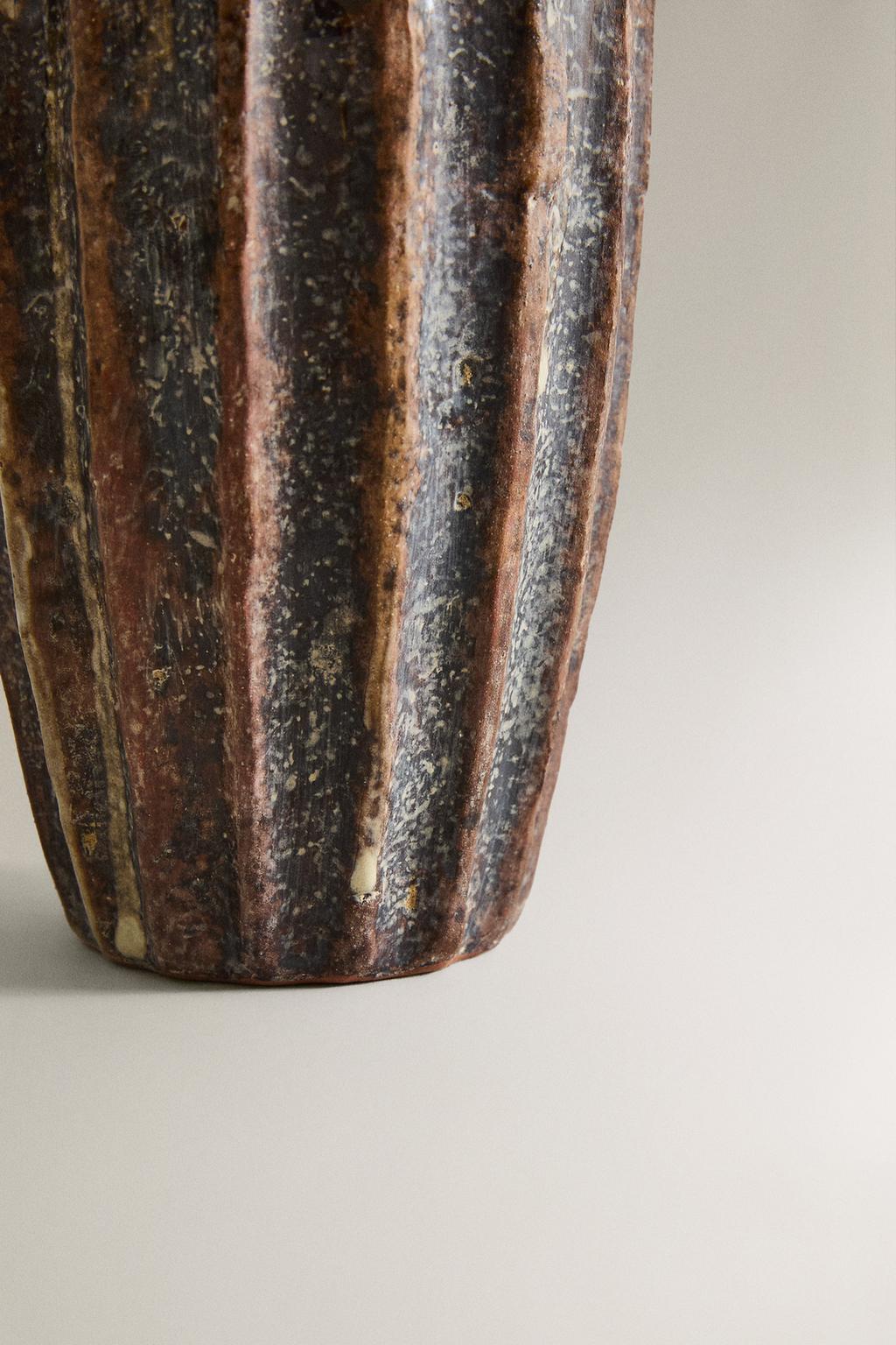 Диспенсер для мыла из терракоты с рельефным дизайном