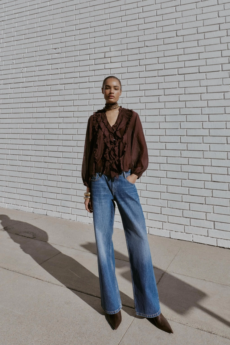 БЛУЗА В ГОРОШЕК С ВОЛАНАМИ