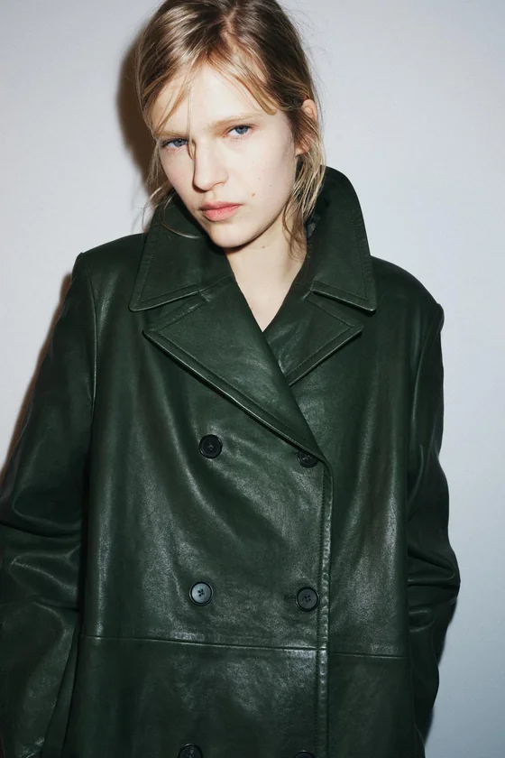 Укороченный кожаный блейзер с двубортной застежкой zw collection limited edition