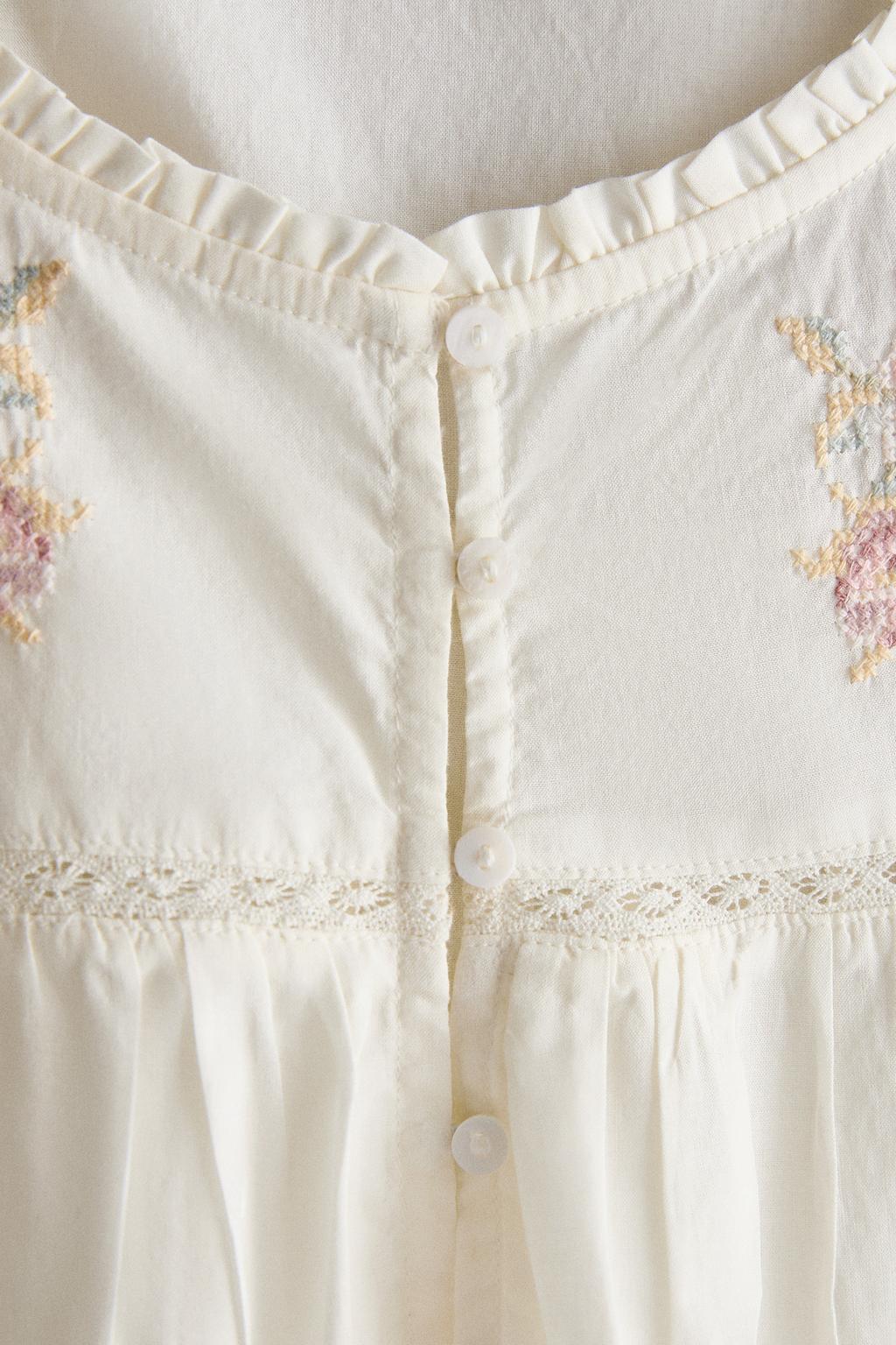 Хлопковое ночное платье с вышивкой