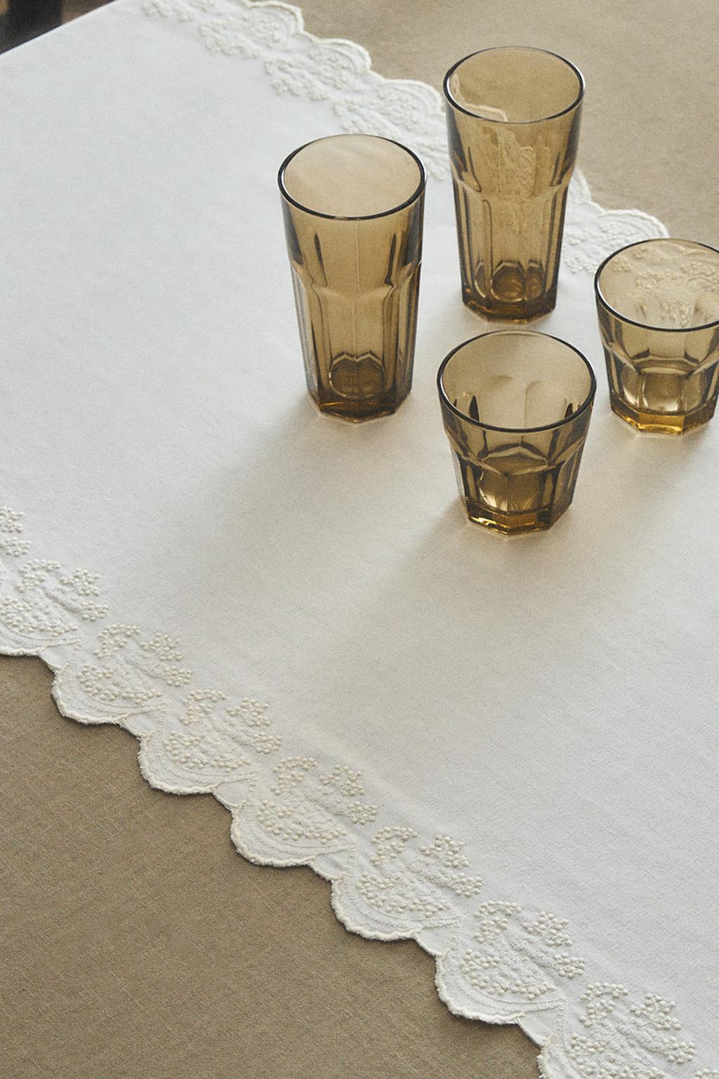 Вышитый белый кружевной текстильный бегунок для стола