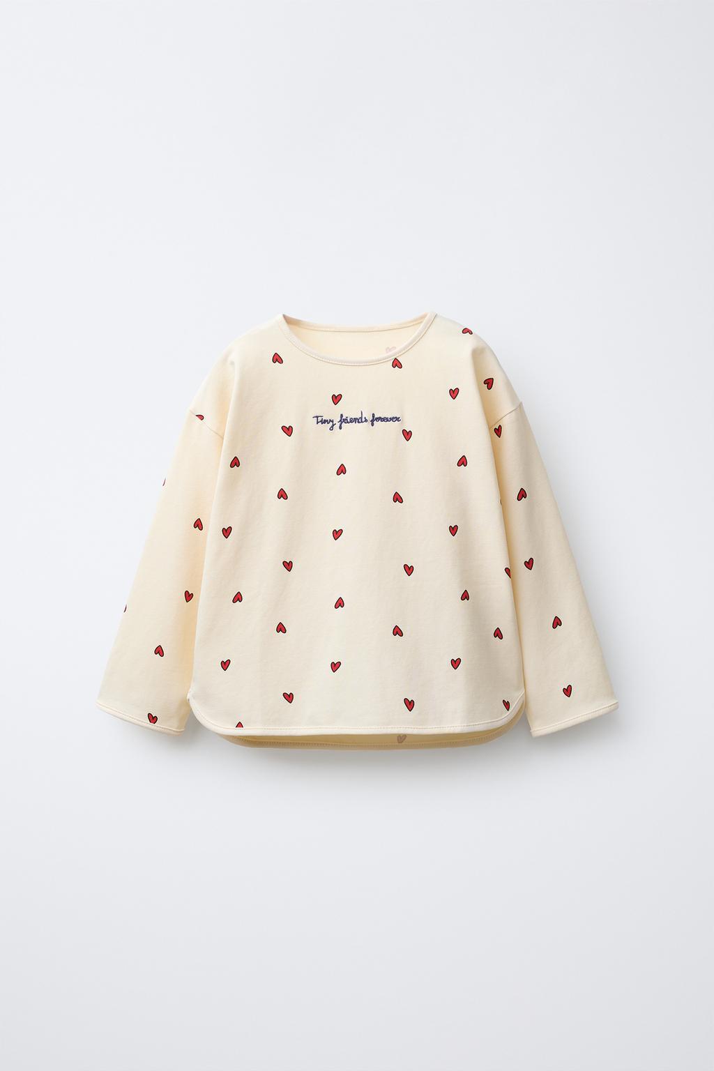 ФУТБОЛКА С ПРИНТОМ «СЕРДЦА» И ВЫШИТОЙ НАДПИСЬЮ